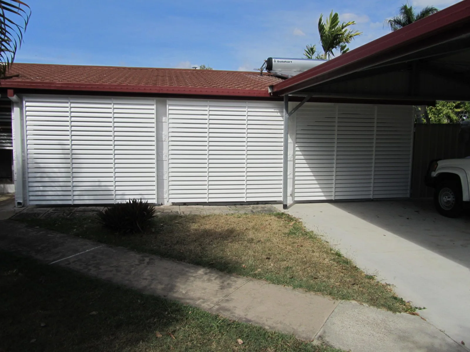 TOWNSVILLE ALUMINIUM FIXED AEROFOIL LOUVRED SCREENS