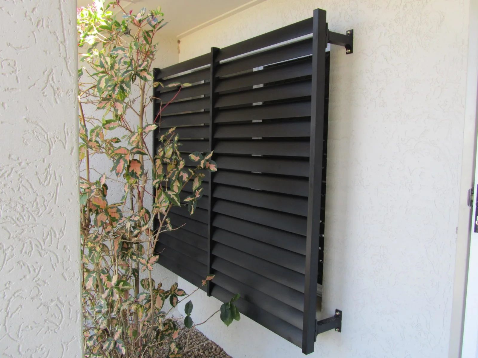 FIXED AEROFOIL SCREENS